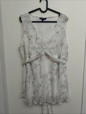 Encore White Floral V-Neck Sleeveless Top